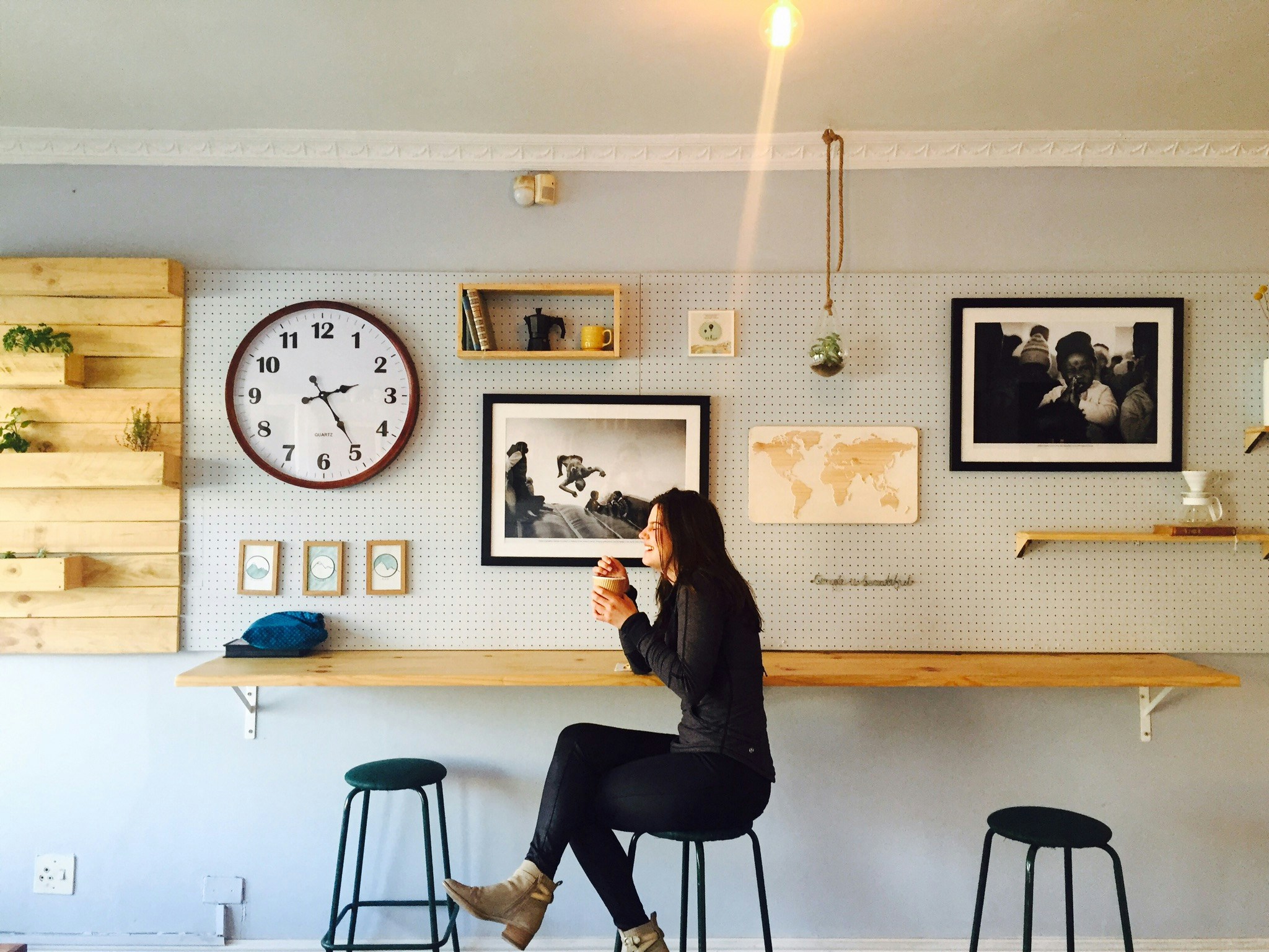 Solitary woman sitting and waiting for her HR expert for small businesses, symbolizing the quiet strength and introspection needed to build resilience in challenging times.